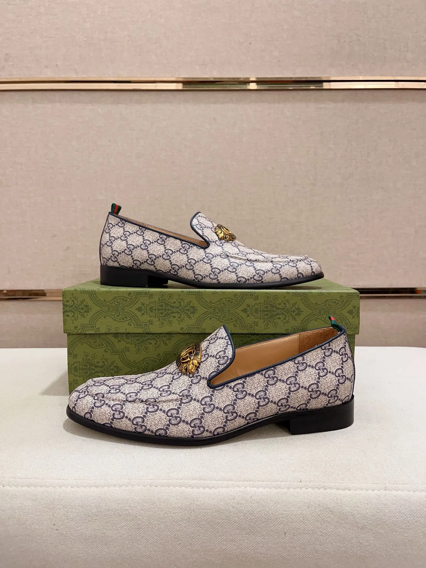 Men's shoes 💰: 520💰 (GUCCI) New product series ss hot new products 💢 💠 Casual suit shoes 👞, top imported materials Upper hardware buckles and shoe side logos, insoles and soles with brand logos 💠 💎 Upper: imported PVC material 100% 💎 Lining: cowhide/100% 💎Feet: cowhide/100% 💎Sole: rubber/100% 💎SIZE: 38 39 40 41 42 43 44 Can be customized 45